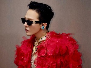 Bukan Bandana Biasa, Punya G-Dragon Bertabur Permata