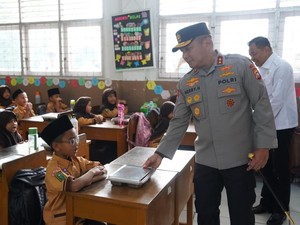 Pantau MBG di Sekolah, Kapolda Riau Beri Kabar Baik bagi Guru hingga Difabel