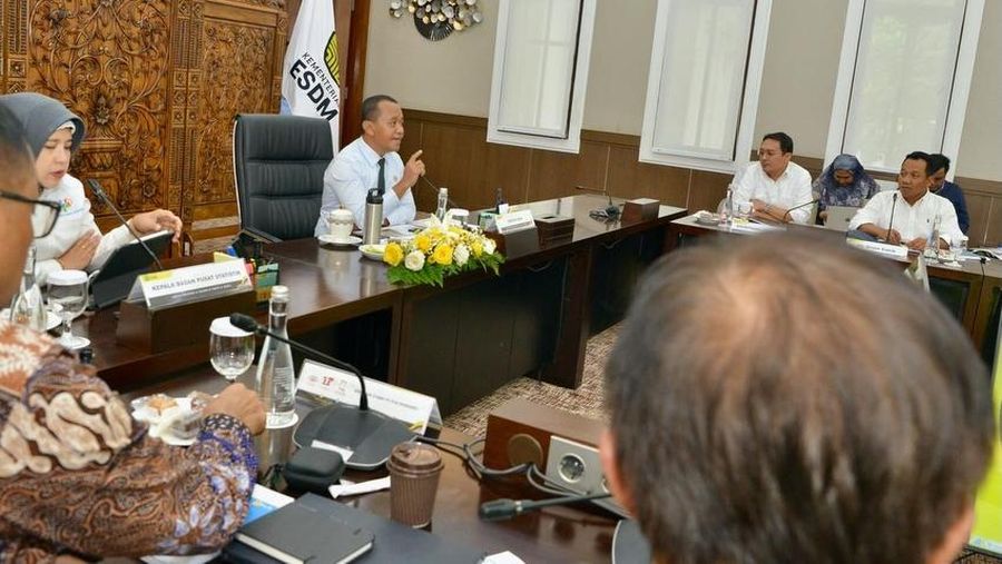 Kementerian ESDM melakukan rapat koordinasi terkait kebijakan subsidi energi bersama Kepala BPS, Direktur Utama Pertamina, dan Direktur Utama PLN. (Tangkapan layar Instagram @bahlillahadalia)