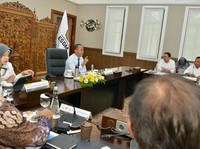 Rapat Bareng BPS, Bahlil Siapkan Langkah Subsidi Energi Tepat Sasaran