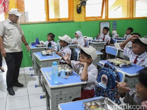 Video MBG Jalan Lagi di SDN 1 Cilincing Pasca-Insiden Mobil Tabrak Siswa