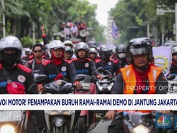 Video: Konvoi Motor! Buruh Ramai-Ramai Demo di Jantung Jakarta