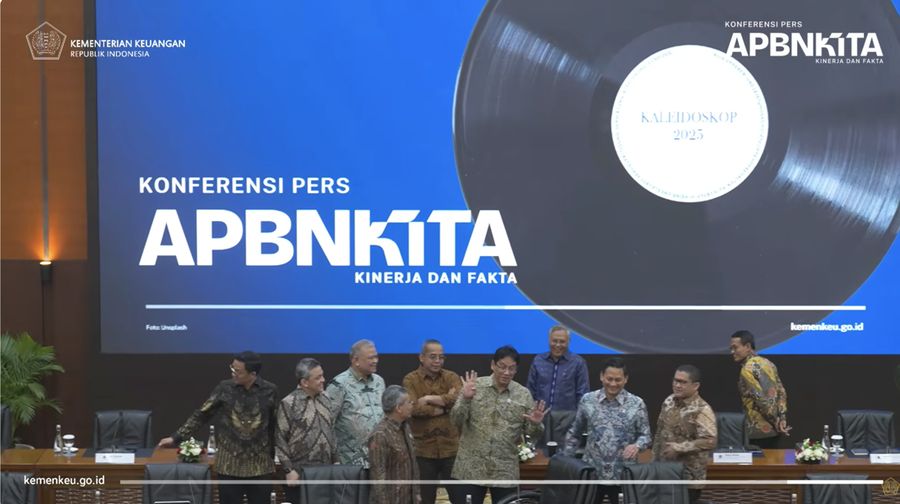 Menteri Keuangan (Menkeu), Purbaya Yudhi Sadewa dan jajaran melakukan konferensi pers APBNKITA di Jakarta, Senin (8/1/2026). (Tangkapan Layar Youtube/Kementerian Keuangan RI)