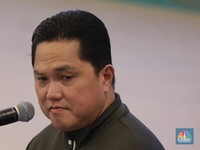 Menteri Pemuda dan Olahraga Erick Thohir memberi laporan kepada Presiden RI pada acara penghargaan berupa bonus kepada atlet SEA Games ke-33, Jakarta, Kamis, (8/1/2026). (CNBC Indonesia/Muhammad Sabki)