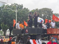 Kesibukan Buruh Saat Demo Tuntut Revisi UMP 2026, Ini Penampakannya