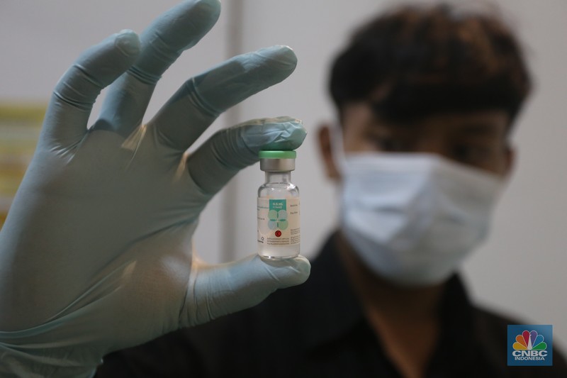 Mantan Mendikbudristek Nadiem Anwar Makarim saat menghadiri sidang pembacaan dakwaan di Pengadilan Tipikor, Jakarta, Senin (5/1/2026). (CNBC Indonesia/Faisal Rahman)