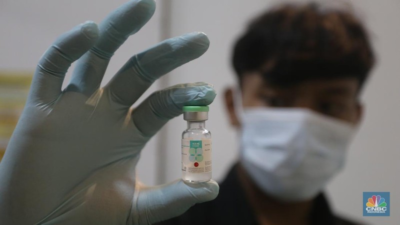 Mantan Mendikbudristek Nadiem Anwar Makarim saat menghadiri sidang pembacaan dakwaan di Pengadilan Tipikor, Jakarta, Senin (5/1/2026). (CNBC Indonesia/Faisal Rahman)