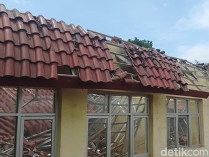Atap 3 Ruang Kelas SD di Majalengka Ambruk, Ini Langkah Pemkab