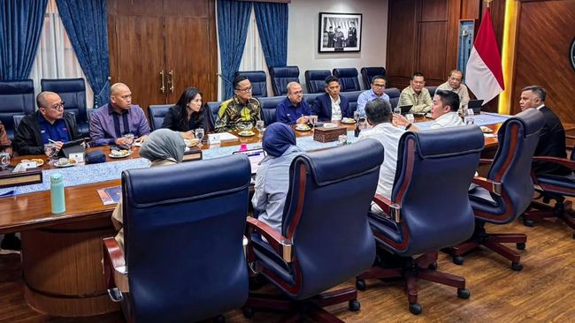 Malam-Malam Seskab Teddy Rapat Bareng Menteri dan Bos BUMN, Bahas ini