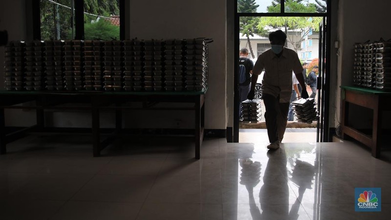 Suasana program Makan Bergizi Gratis (MBG) di SMKN 1 Jakarta, Kamis (8/1/2026). (CNBC Indonesia/Faisal Rahman)