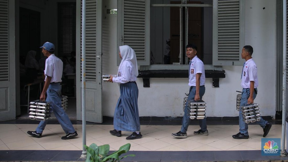 Berkah MBG Prabowo: Laba SIPD Melonjak 783%, Industri Ayam Berjaya!