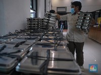 Suasana program Makan Bergizi Gratis (MBG) di SMKN 1 Jakarta, Kamis (8/1/2026). (CNBC Indonesia/Faisal Rahman)