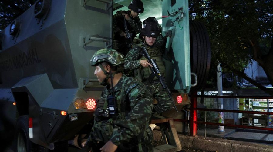 Tentara Kolombia berjaga di perbatasan antara Venezuela dan Kolombia di Cucuta, Kolombia, Selasa (6/1/2026). (REUTERS/Luisa Gonzalez)