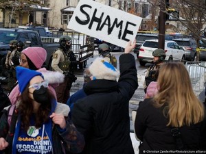 Tragedi Minnesota: Agen Imigrasi Federal Tembak Mati Wanita AS