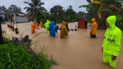 Banjir Rob di Bangka Barat, Jalan hingga Permukiman Warga Terendam