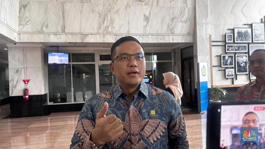 Dirut Pertamina Simon Aloysius Mantiri sambangi Kantor Menkeu Purbaya. (CNBC Indonesia/Zahwa Madjid)