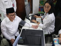 Momen Pramono Datangi Puskesmas Kebayoran Lama: Kaget-Senyum Cek Tensi