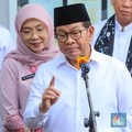 Gubernur DKI Jakarta, Pramono Anung saat meninjau pelayanan kesehatan di Puskesmas Kebayoran Lama, Jakarta, Jumat (9/1/2026). (CNBC Indonesia/Faisal Rahman)