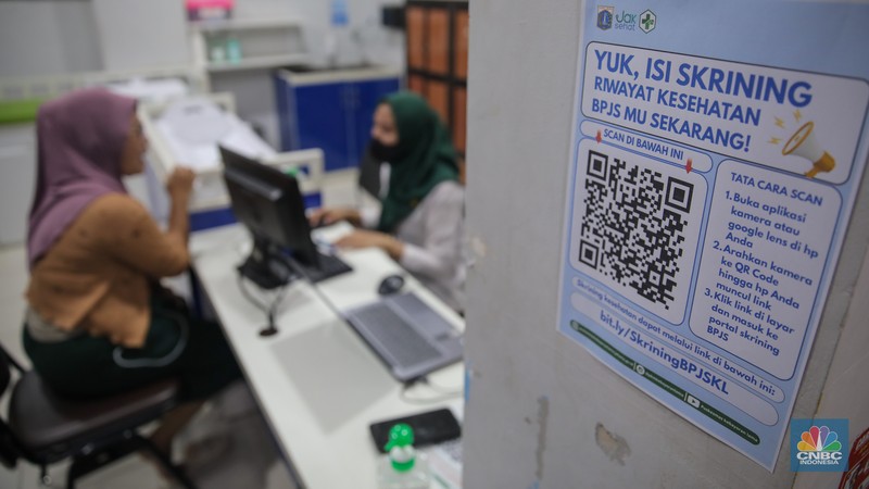 Gubernur DKI Jakarta, Pramono Anung saat meninjau pelayanan kesehatan di Puskesmas Kebayoran Lama, Jakarta, Jumat (9/1/2026). (CNBC Indonesia/Faisal Rahman)