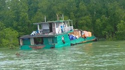 Kapal Barang Elektronik Tabrak Batang Kayu, Bocor Lalu Karam di Tarakan
