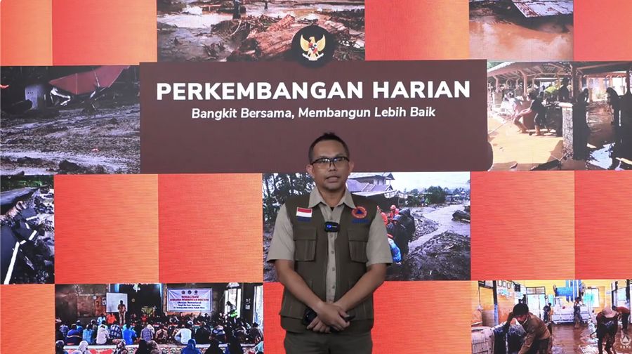 Kepala Pusat Data, Informasi, dan Komunikasi Kebencanaan BNPB, Abdul Muhari saat menyampaikan paparan dalam konferensi pers Penanganan Pascabencana di Sumatra Jumat (9/1/2026). (Tangkapan Layar Youtube/BNPB Indonesia)