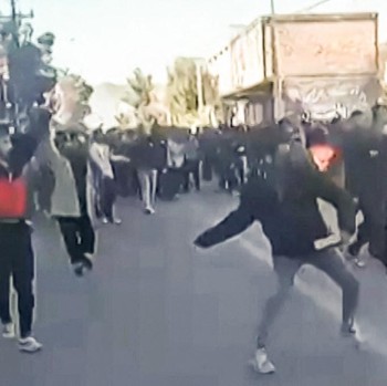 Potret Iran Chaos karena Mata Uang Tumbang, Rezim Khamenei Bisa Kolaps