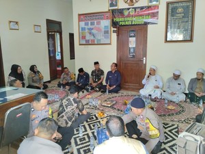 Polisi Gelar Dialog dengan Warga Puncak Bogor, Ajak Tingkatkan Keamanan