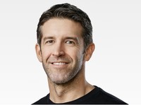 Profil John Ternus VP Apple. (Apple Gallery)