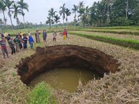 Heboh Sinkhole Muncul di Sumatra Barat, Pakar UGM Ungkap Faktanya