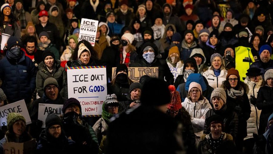 emonstrasi menentang peningkatan penegakan hukum imigrasi, beberapa hari setelah penembakan fatal terhadap Renee Nicole Good oleh agen Imigrasi dan Bea Cukai AS (ICE), di Denver, Colorado, AS, Jumat (9/1/2025). (REUTERS/Kevin Mohatt)