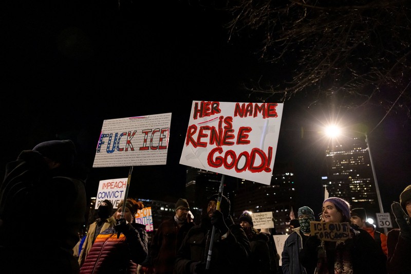 emonstrasi menentang peningkatan penegakan hukum imigrasi, beberapa hari setelah penembakan fatal terhadap Renee Nicole Good oleh agen Imigrasi dan Bea Cukai AS (ICE), di Denver, Colorado, AS, Jumat (9/1/2025). (REUTERS/Kevin Mohatt)