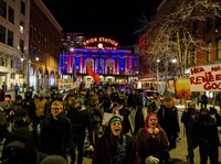 Warga AS Marah-Serbu Jalanan, Teriak Kecam Tembak Mati Ibu 3 Anak