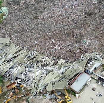 Penampakan Gunung Sampah Tetangga RI Longsor, Korban Jiwa Berjatuhan