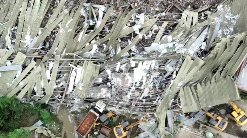 Foto udara tempat pembuangan akhir (TPA) sampah yang longsor di Binaliw, Kota Cebu, Filipina, Jumat (9/1/2026). (Cebu City Fire Station/Handout via REUTERS)