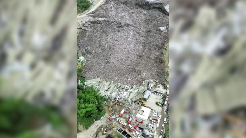 Foto udara tempat pembuangan akhir (TPA) sampah yang longsor di Binaliw, Kota Cebu, Filipina, Jumat (9/1/2026). (Cebu City Fire Station/Handout via REUTERS)