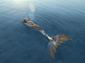 Heboh Wanita Nyemplung di Kolam Tetangga Tanpa Busana, Ingin Jadi Mermaid