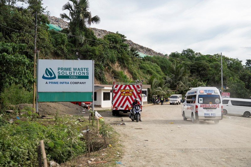 Foto udara tempat pembuangan akhir (TPA) sampah yang longsor di Binaliw, Kota Cebu, Filipina, Jumat (9/1/2026). (Cebu City Fire Station/Handout via REUTERS)