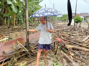 Banjir Bandang di Bulumanis Pati Surut, Sisakan Sampah-Lumpur Tebal
