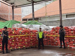 Polda Jateng Tindak Pelaku Penyelundup Bawang Bombay Ilegal di Semarang