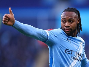 Video Sepasang Gol dan Assist dalam Debut Semenyo di Man City
