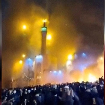 Potret Terbaru Iran Chaos, Masjid Dibakar-Warga Kutuk Khamenei