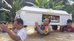 2 Jenazah Terjebak Banjir di Sanggau, Evakuasi Terkendala Air Setinggi Dada