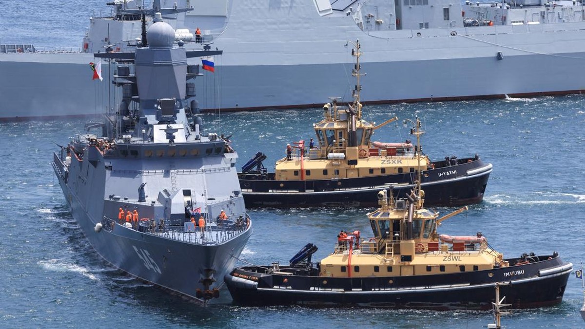 Siaga! Kapal Perang Iran, Rusia dan China Kumpul di Laut Afrika Selatan