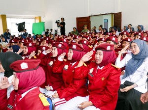 Ratusan Guru dan Siswa Sekolah Rakyat Siap Sambut Presiden di Banjarbaru