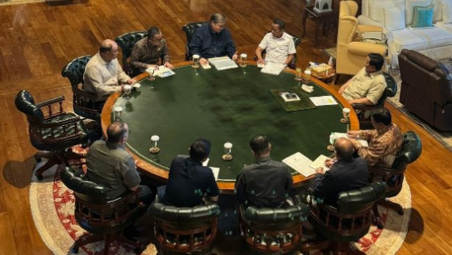 Prabowo Pimpin Rapat Terbatas di Hambalang, Bahas Tekstil Hingga Chip