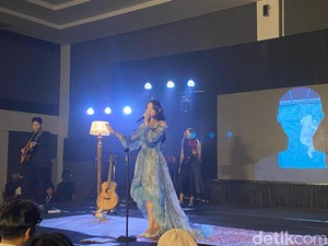 Raissa Anggiani Bikin Malang Hangat Lewat Showcase Album Yang Terhormat