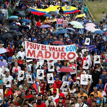 Caracas Membara! Lautan Warga Penuhi Jalanan Tuntut AS Bebaskan Maduro
