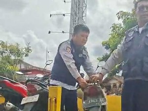 Dishub Angkut Motor yang Nekat Parkir di Kayutangan Malang