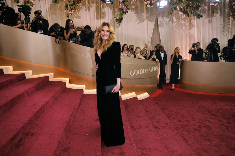 Lisa berpose di karpet merah pada acara Golden Globes ke-83 di Beverly Hills, California, AS, Minggu (11/1/2026). (REUTERS/Daniel Cole)