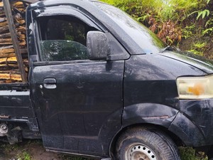 Tabrakan Motor Vs Pikap di Ruteng, Pelajar Luka Parah Masuk ke Kolong Mobil